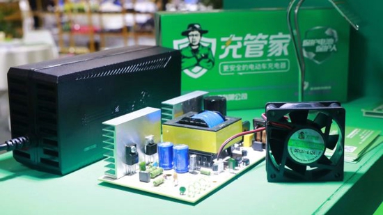 知名锂电品牌赞充管家充电器：用两年零退货 “不敢想象”