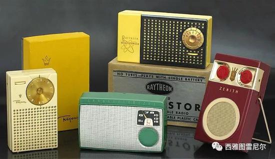 1950年代，第一代的晶体管收音机，大大降低了成本和体积