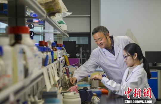 重庆大学教授研究出广谱生物农药：只杀害虫不杀益虫